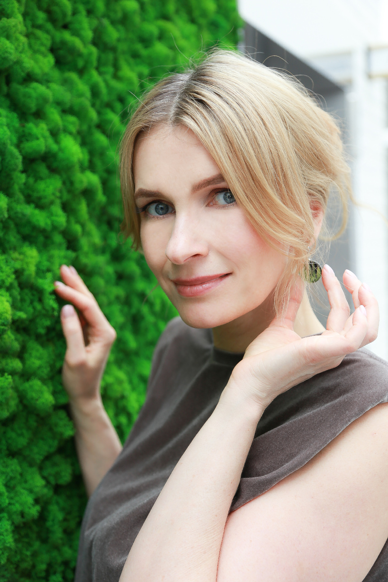 Татьяна Аксёнова- создатель бренда Frozen Beauty. Украшения с цветами внутри.