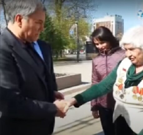 Пенсионерка из Саратова, скрин видео   