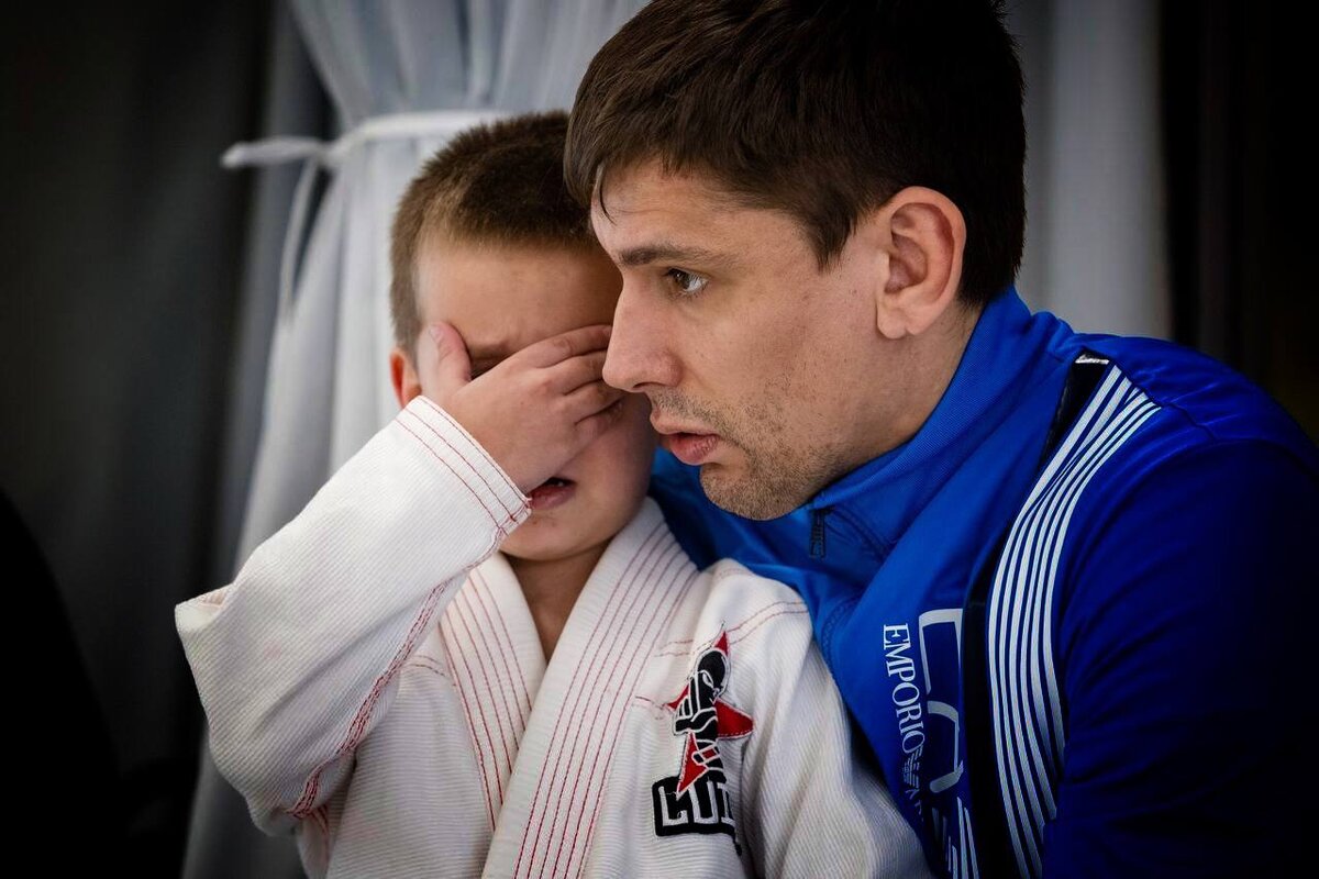 Меня зовут Антон Соловьев и я активно участвую в общественной жизни Петербурга. На фото я с сыном