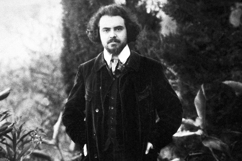 «Христианство – это религия любви, а не правосудия. Оно превосходит все законы – и законы природы и законы человеческого правосудия. Те, кто стал участником тайны спасения, кто принял Христа в себе и кто становится причастным народу Христа, больше не подвергается закону кармы, больше не обязан вновь переживать прошлое в бесконечном развитии, и преодолевать его через систематический, а под час и непрерывный процесс». ("Свобода и Дух")