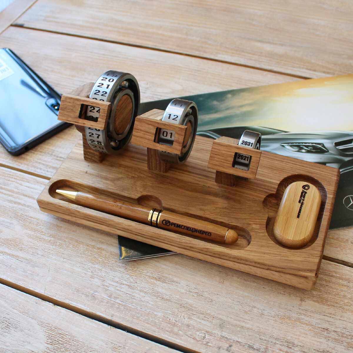 Гравировка на ручке и флешке от компании ArtV 