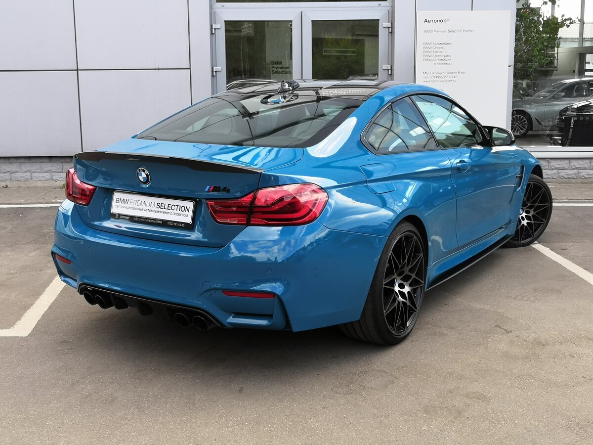 BMW M4 COMPETITION в кузове F82. Вид сзади