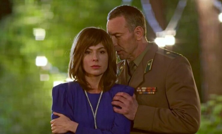 Ирина Сергеевна и майор Калинин, кадр сериала «Ничто не случается дважды»