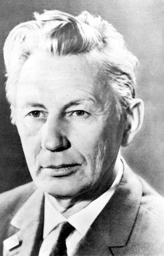 Михаил Дудин