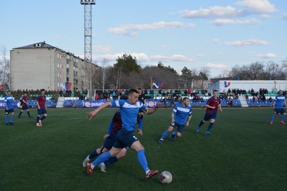 Более полутора тысяч болельщиков увидели первые игры Кубка | Белогорск.рф |  Дзен