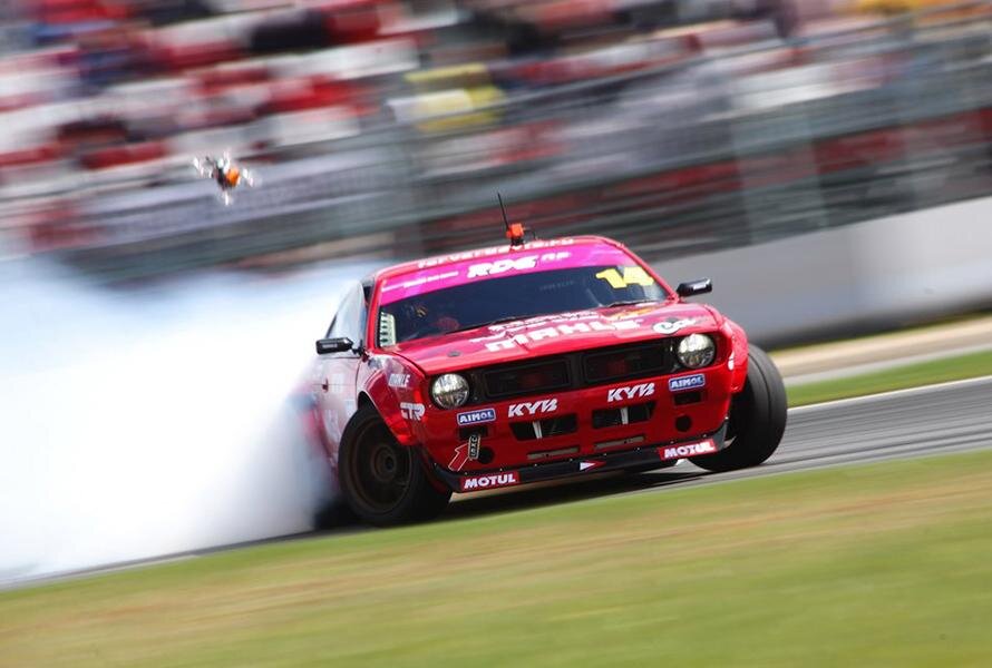 Сракер едет хасанить па гораду