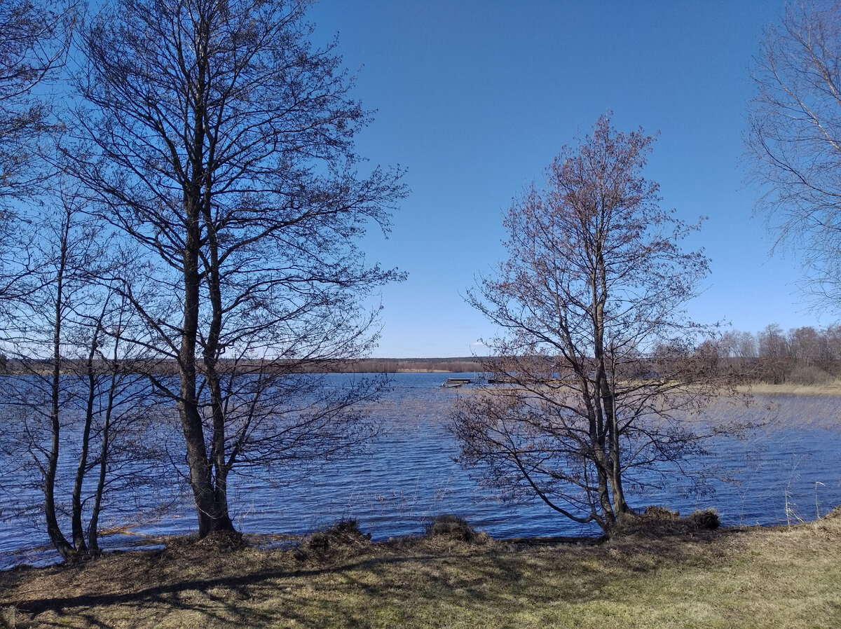 Остров Кижи даже самим своим названием (предполагаемый перевод с местного финно-угорского наречия - "игрища") говорит о том, что здесь располагались древние языческие капища. 