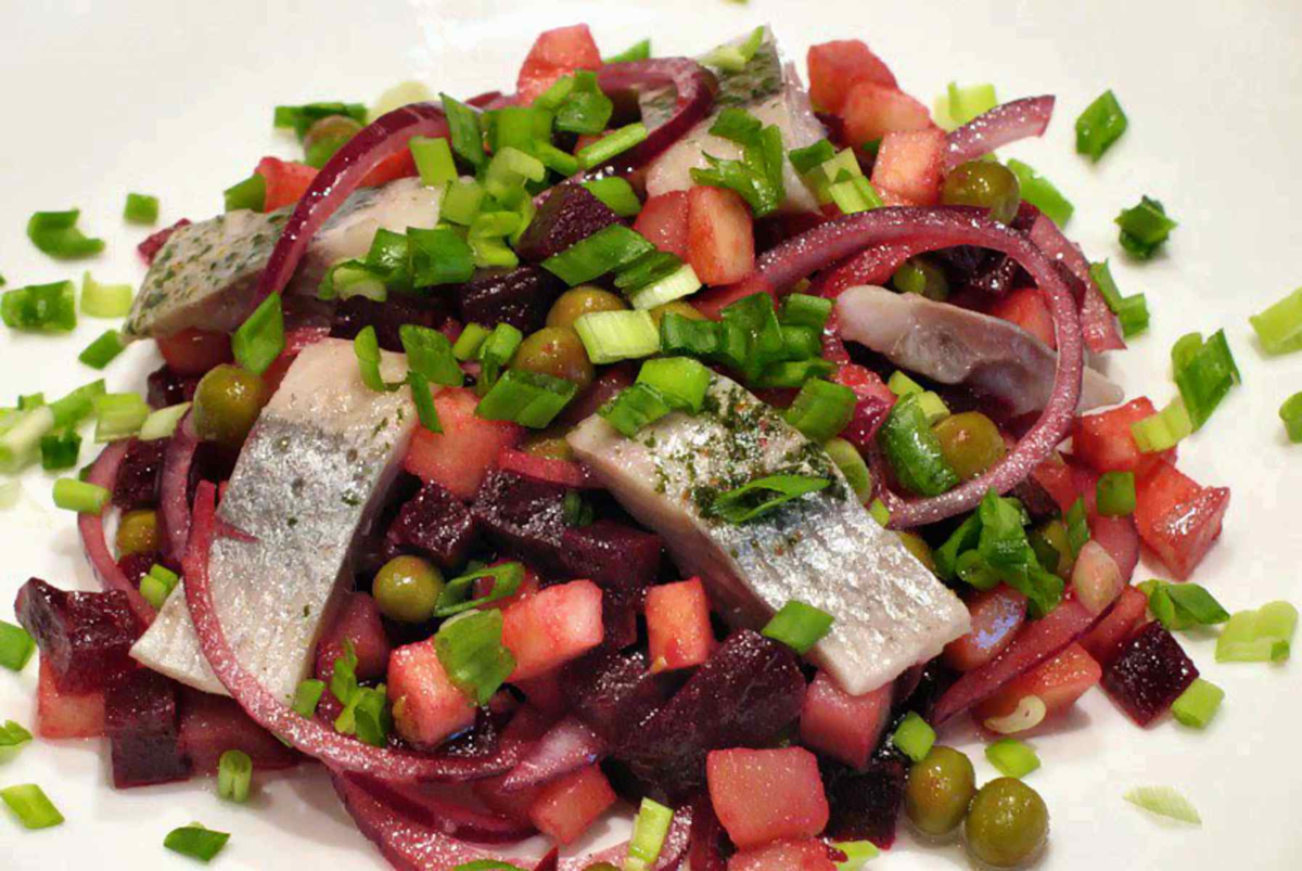 Винегрет с сельдью. Источник https://recipe-catalog.ru/recipe/vinegret-with-celd/.