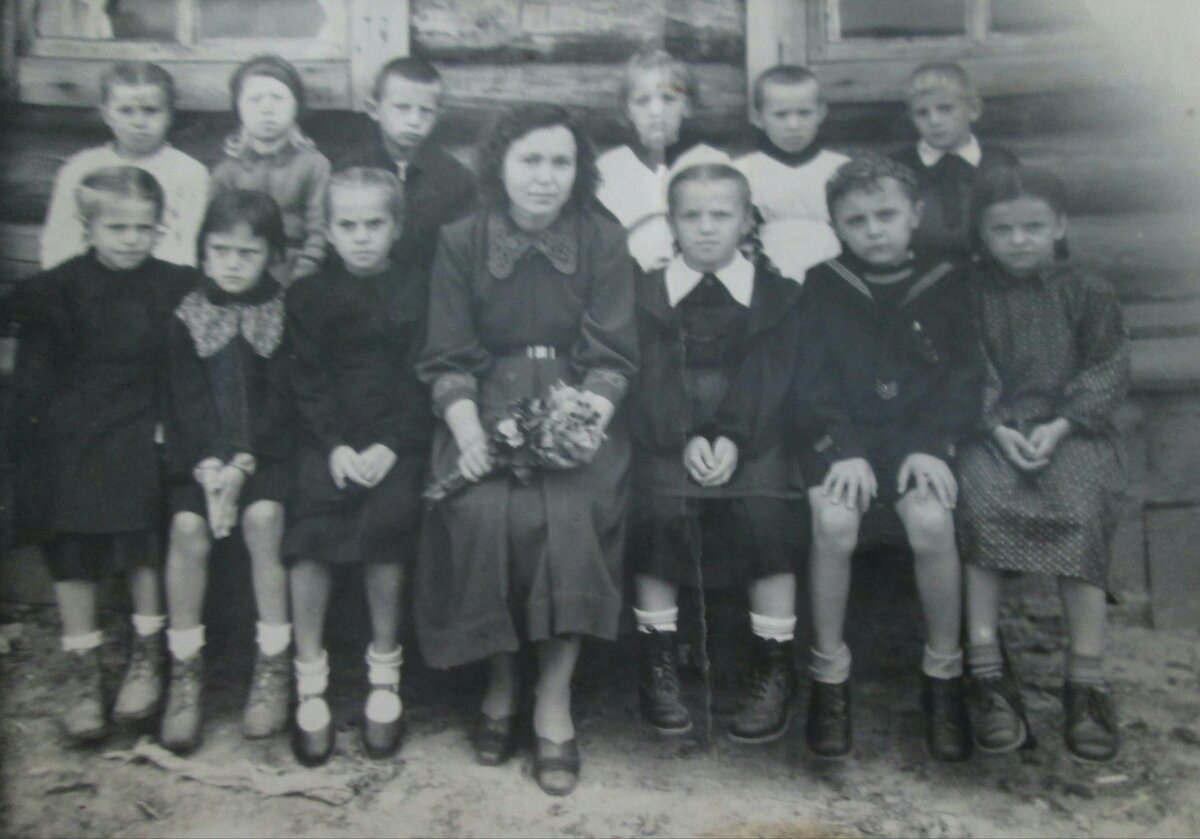 Начальная школа в Рыбнице. Дети 1948-1950 годов рождения