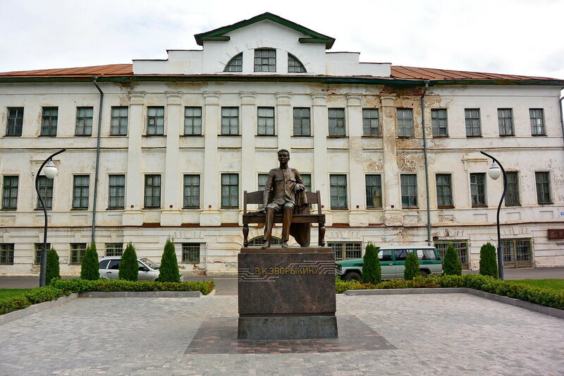 Банк г муром. Памятник Зворыкина в Муроме.