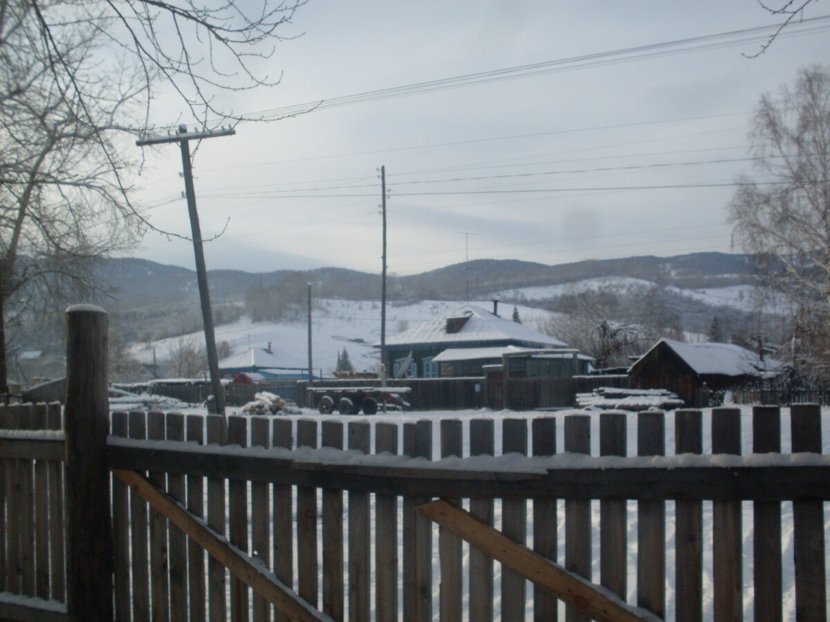 А это вид с запада. Там уже горы простираются на много километров. Фото автора.