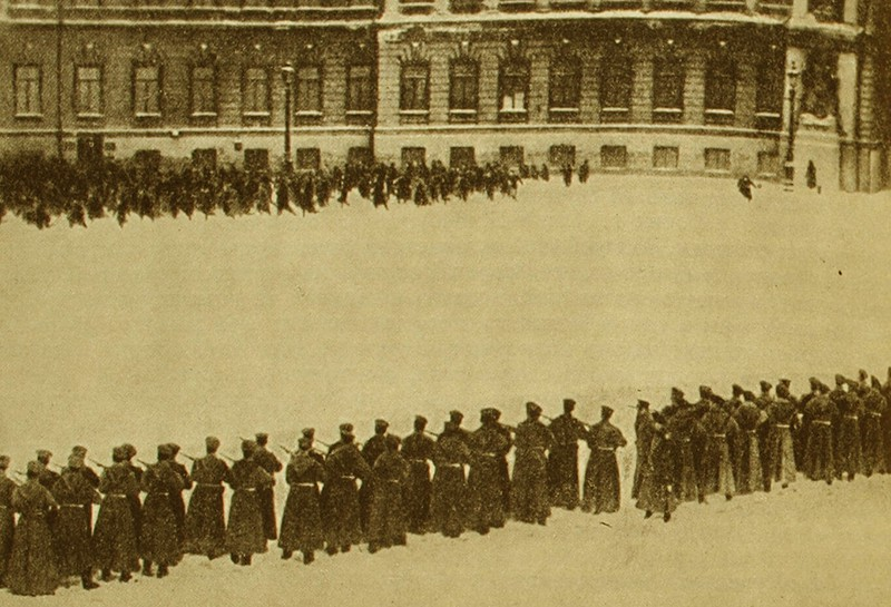 Разгон шествия петербургских рабочих к зимнему. 9 Января 1905 года. Расстрел 1905. Кровавое воскресенье (1905) фото. Фото кровавого воскресенья 1905 года.