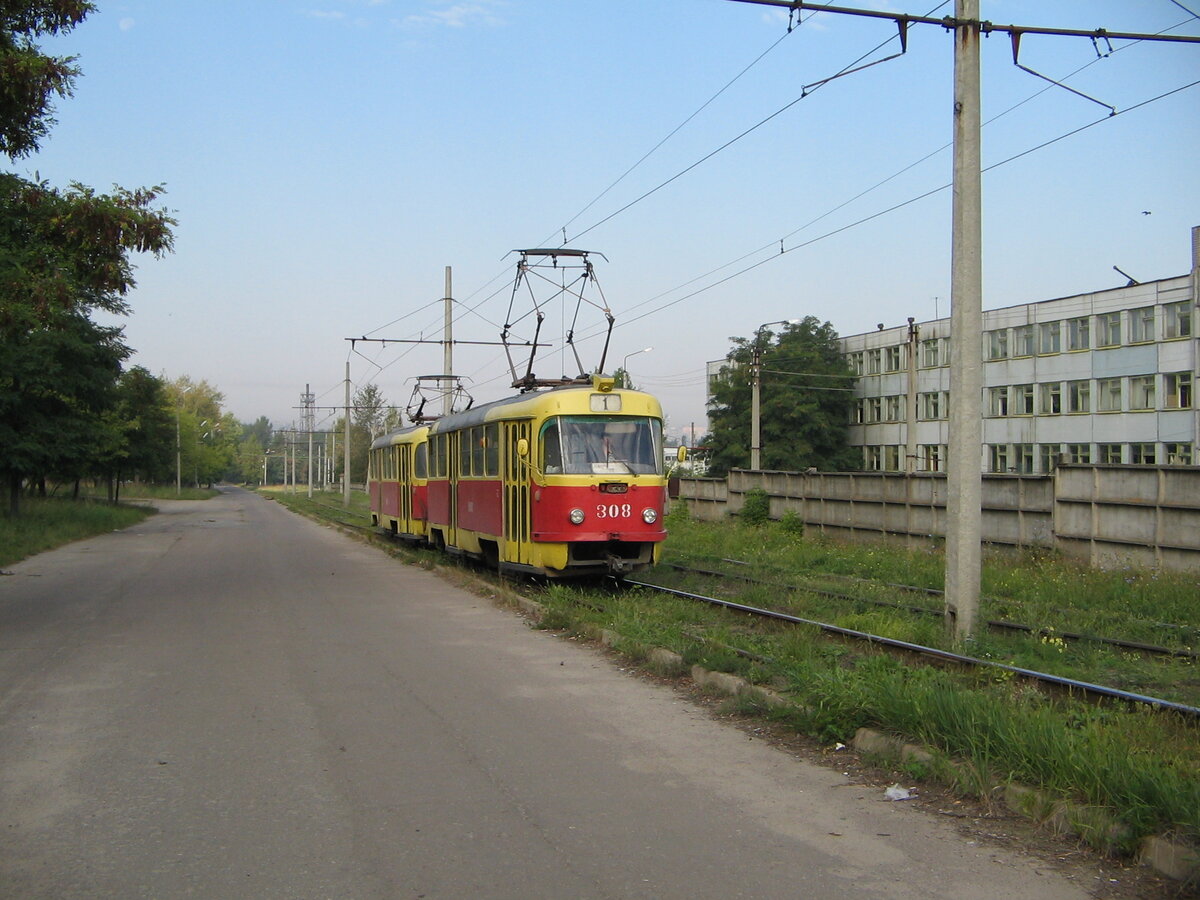 Система из вагонов Т-3 возле Восточного депо, 23.08.2005