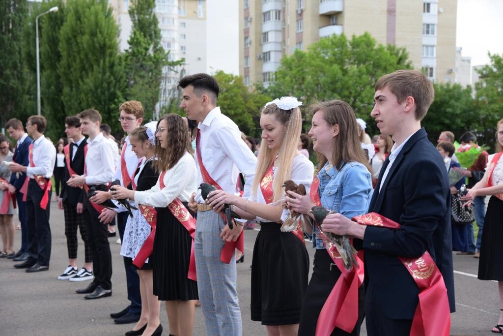 А 11-е выпускали голубей