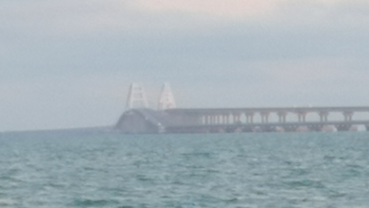 Крымский мост, вид с города Керчи 