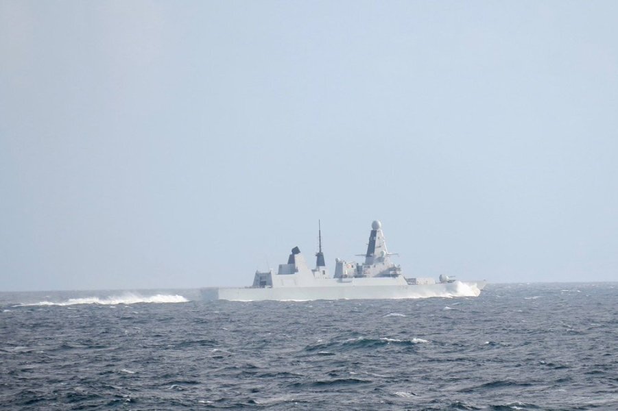 Британский эсминец Дефандер