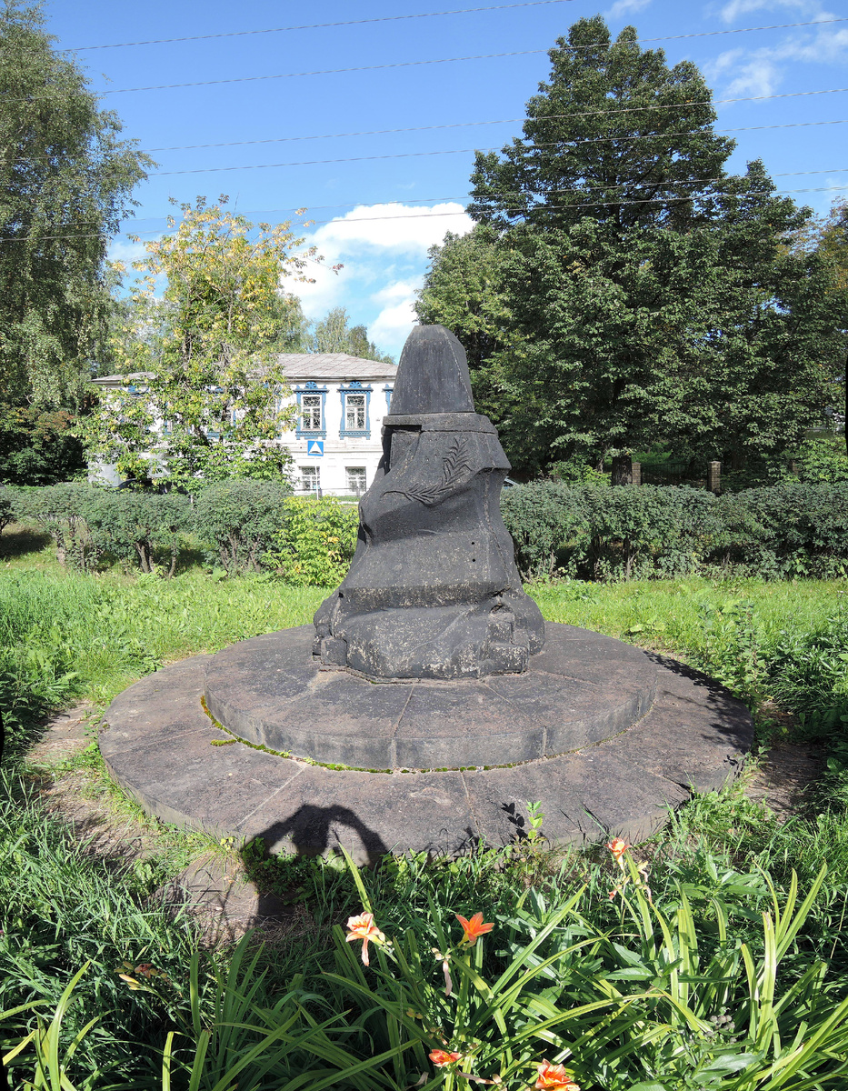 Пустующий постамент. Автор: to4et, livejournal.com