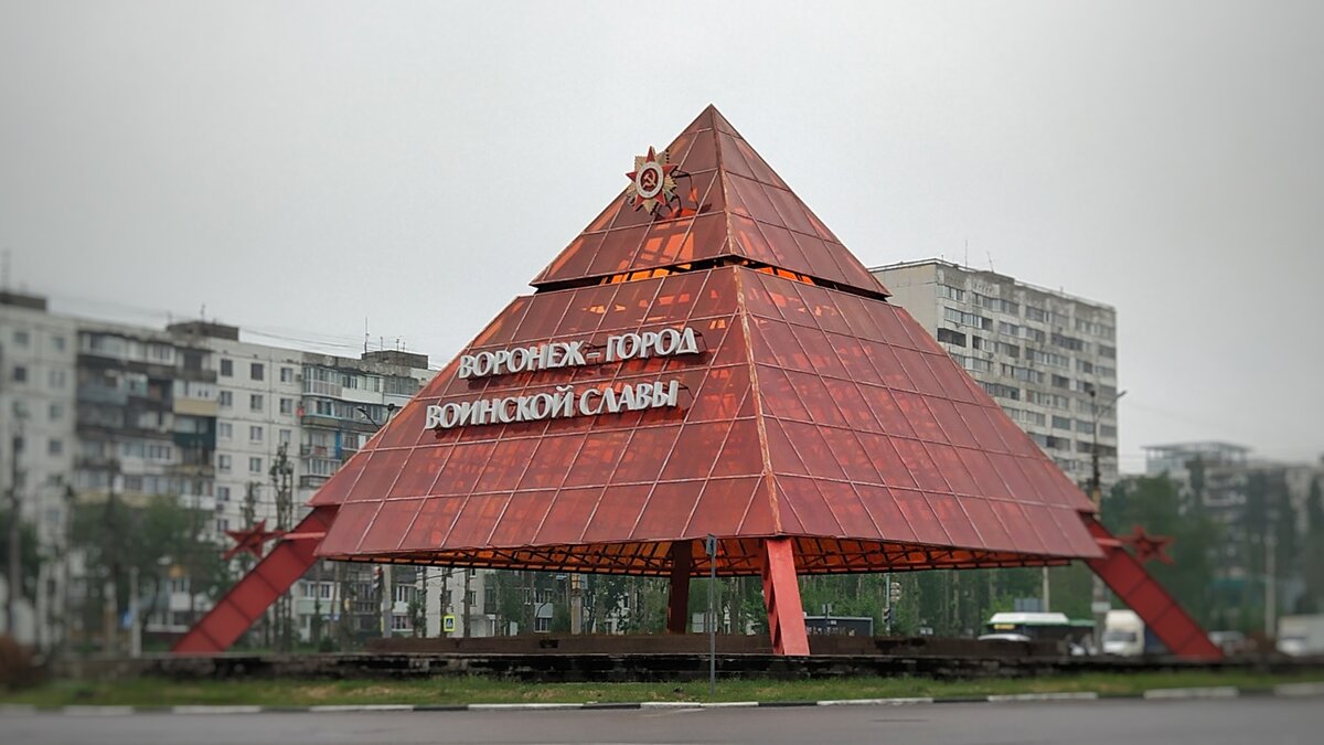 Про эту пирамиду – разговор отдельный. Но о ней я расскажу в самом конце.