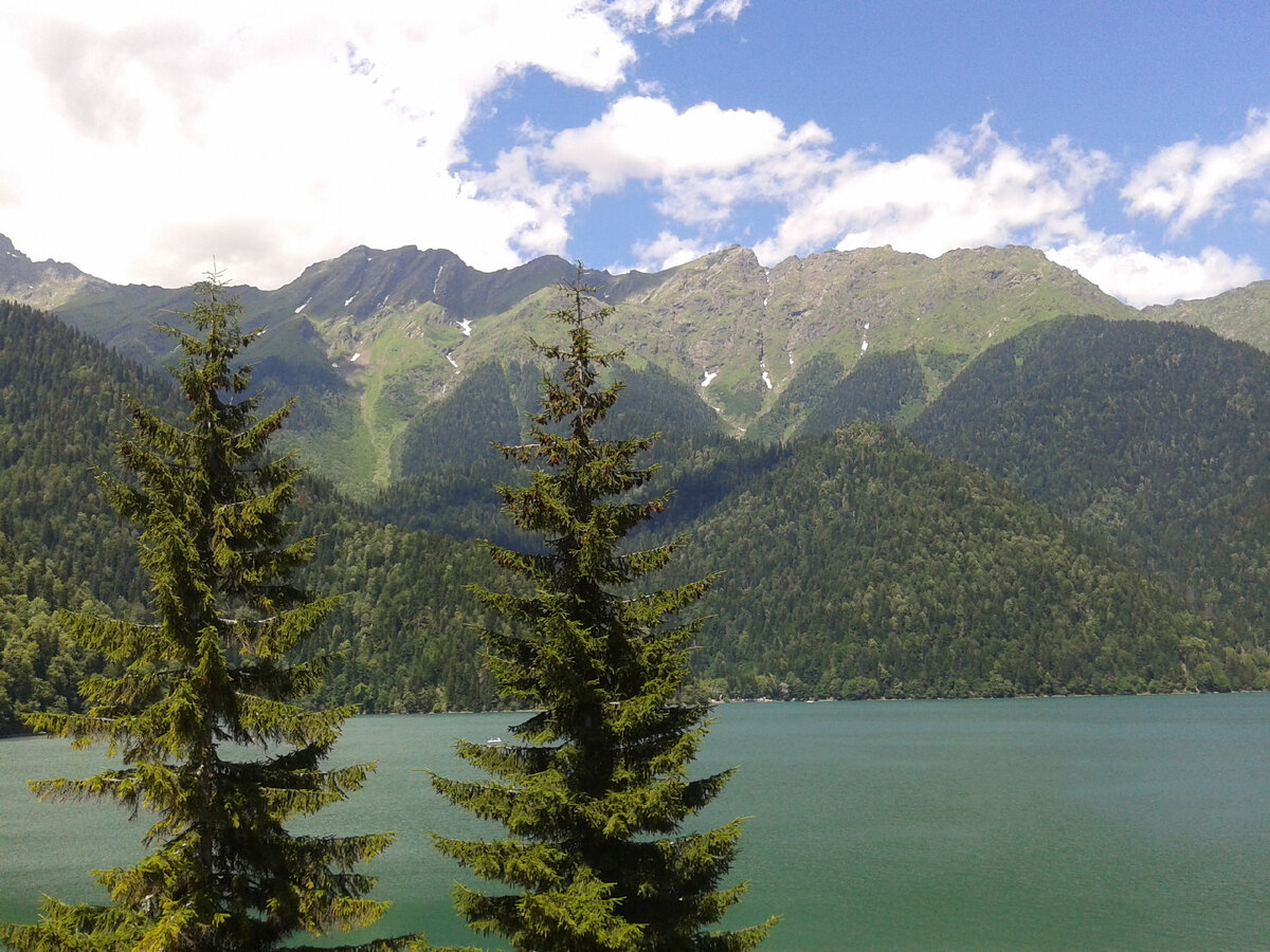 Озеро Рица - дух захватывает!