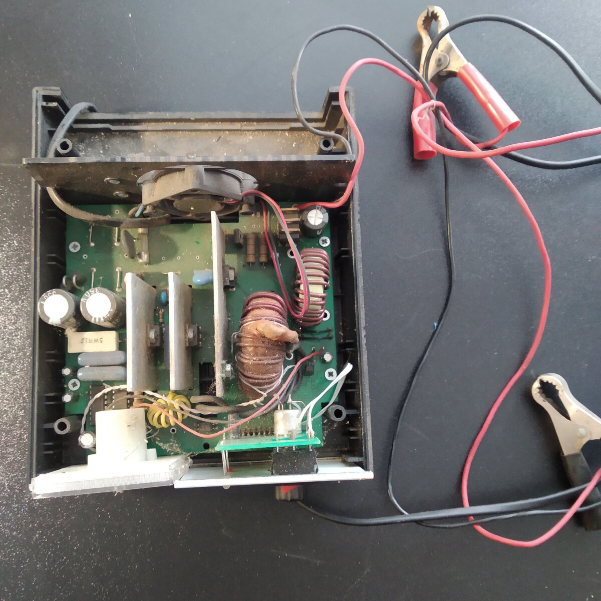 вид на плату -  пыльно, грязно