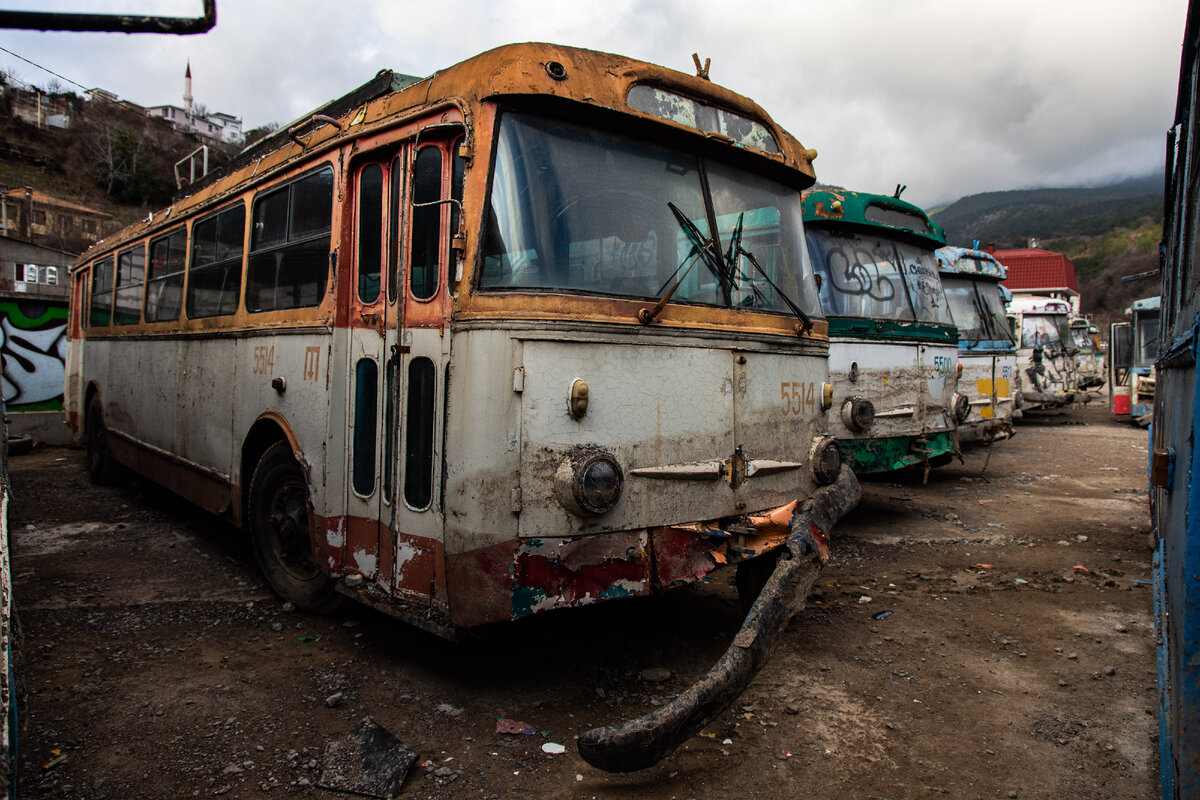 Кладбище троллейбусов в Ялте, январь 2022 