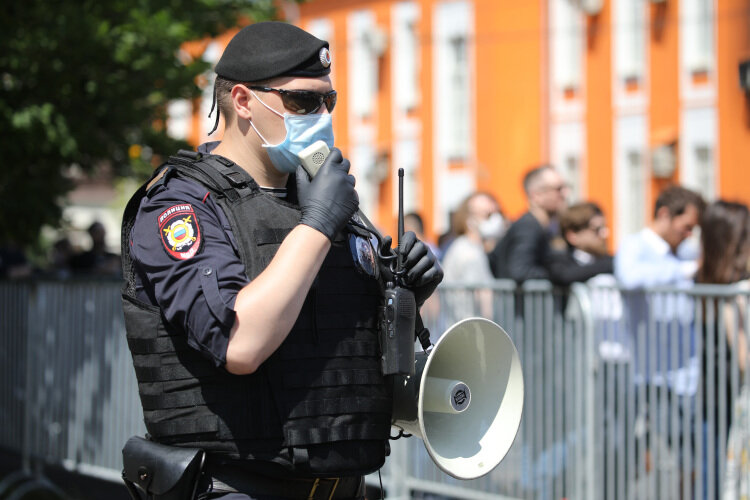 По версии следствия, Самигуллин взял у Кияна взятку в размере 75 тыс. рублей за оказание содействия в заключении с его фирмами госконтракта на поставку систем радиосвязи для нужд МВД по РТ. Фото: «БИЗНЕС Online»