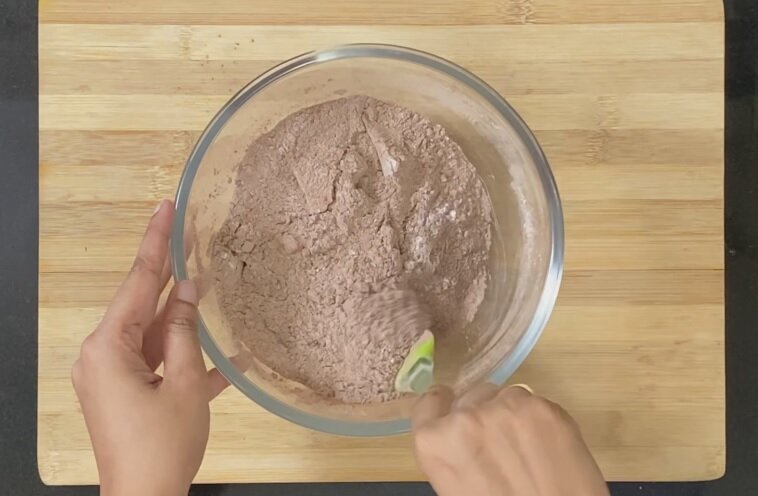 Смешиваем сухие компоненты