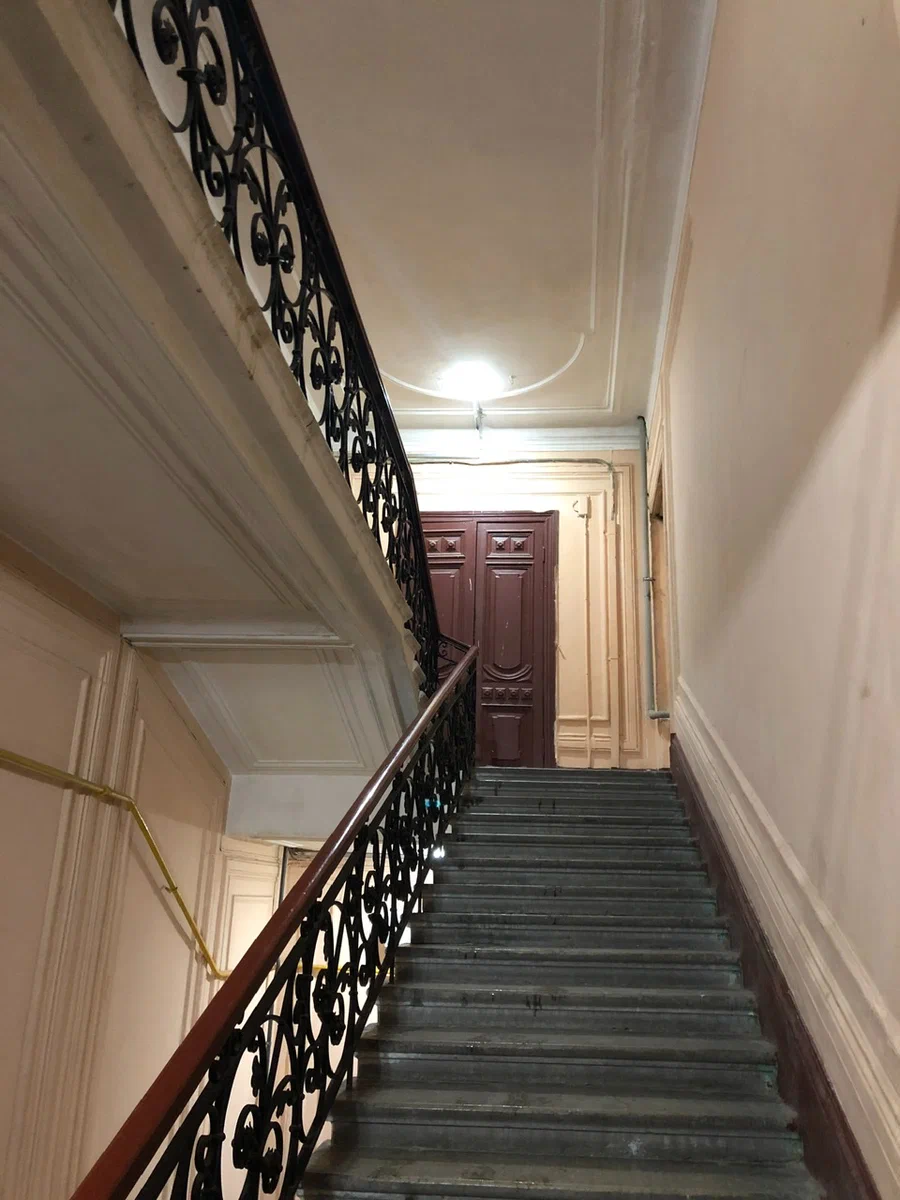 Стены в первой парадной