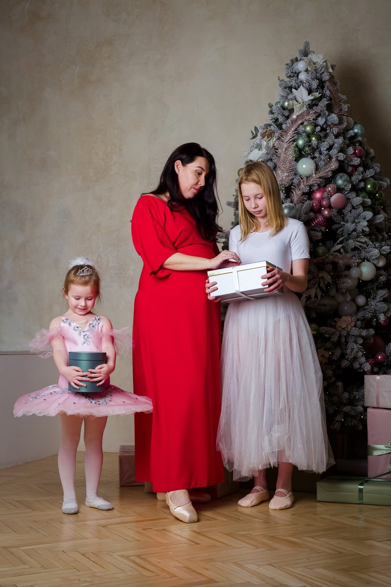 Папа сделал девчонкам подарок-новогоднюю фотосессию 
