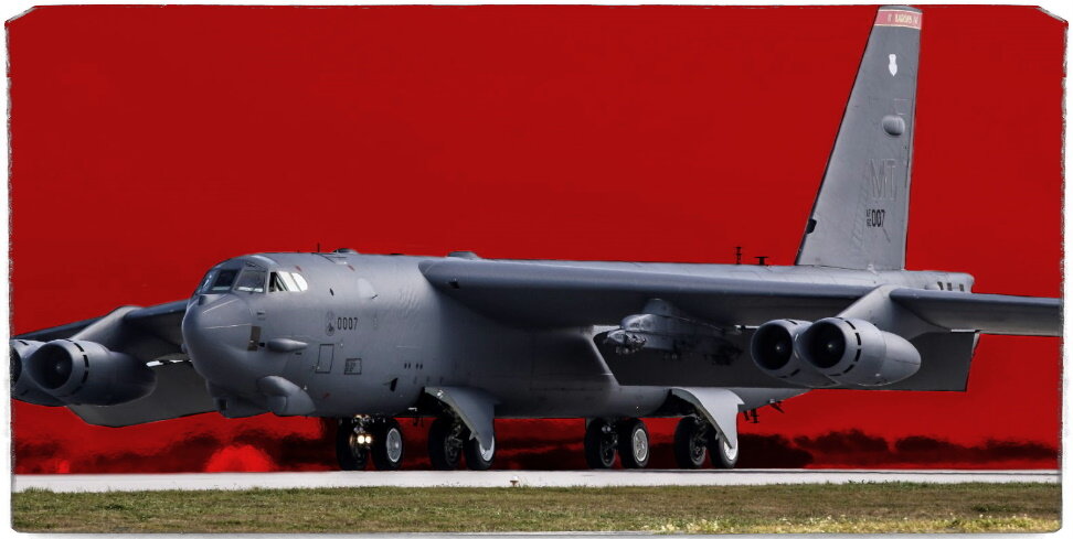 Источник: balticnews.ru. В кадре B-52H - один из самых долгоживущих самолётов в мире. Пожалуй, посоревноваться с ним может только наш Ан-2, известный как "кукурузник".