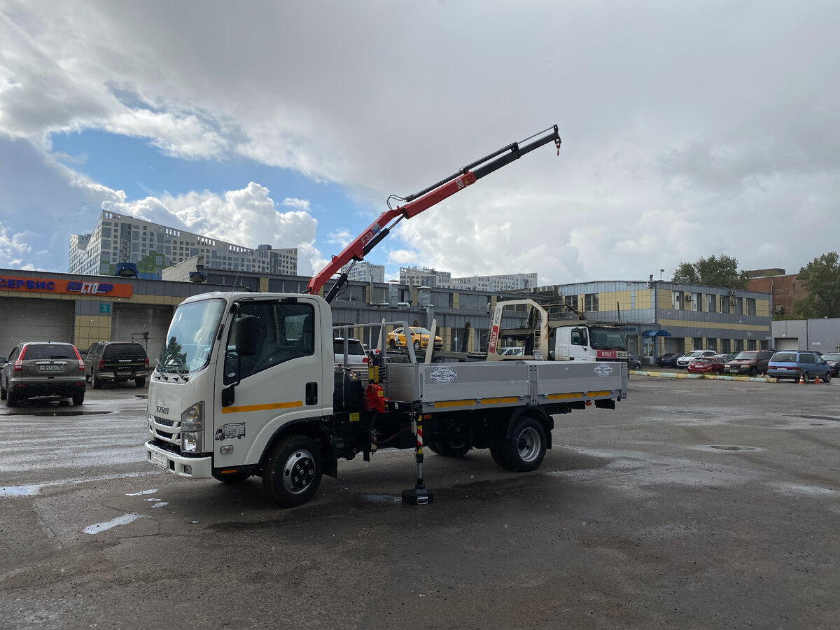 ISUZU NMR85 с КМУ FASSI F32