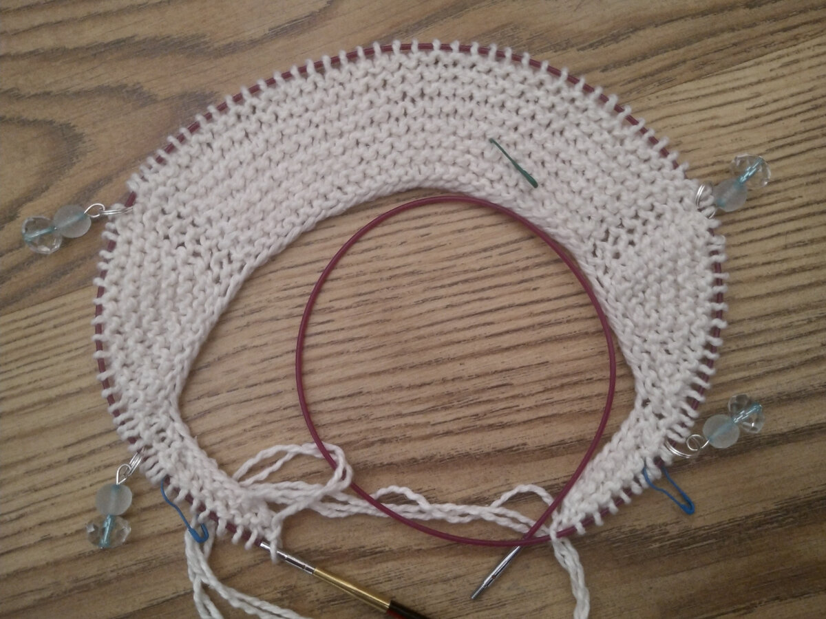 Похоже на начало чепчика