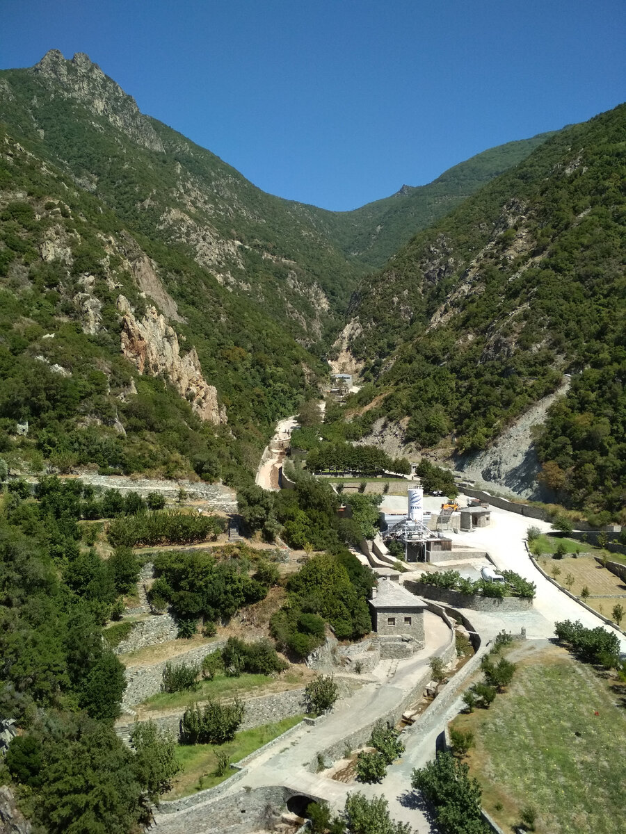 Αυτή τη φορά δεν θα γράψω πολλά, για να μην σας επιβάλλω τις εντυπώσεις μου.  Επειδή η ιστορία είναι στα όρια του μυστικισμού ή της προφητείας... Βγάλτε τα συμπεράσματά σας.  Έτσι – κατευθείαν στις φωτογραφίες.-29