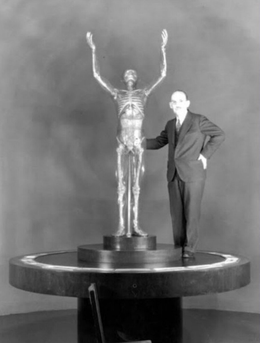 Франц Чакерт с манекеном