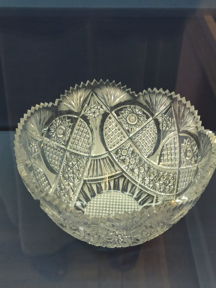 Какой хрусталь ценится. Хрустальная посуда чехия богемия. Какой хрусталь ценится. Сорт хрусталя. Фужеры хрусталь лзхс ссср.