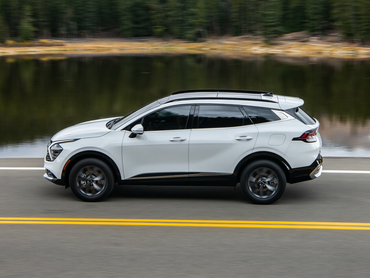 Чтобы исключить проблемы при обгоне, выбирайте версию с мотором 2.5 