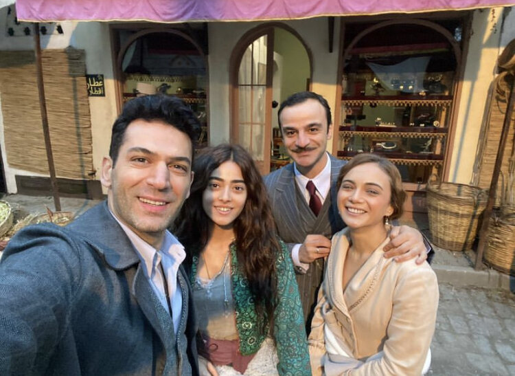 Закадровое фото со съемок сериала «Азиз»