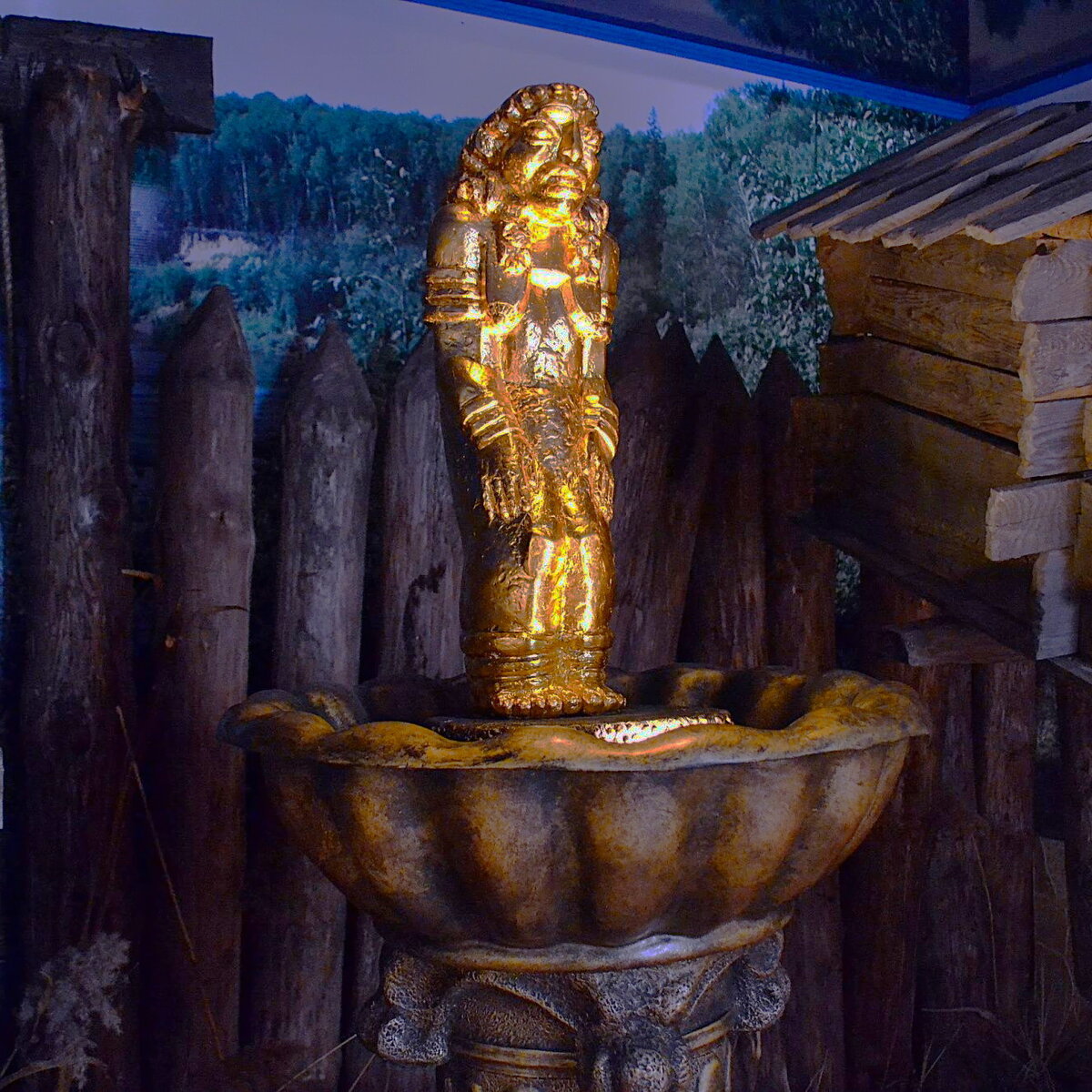 Возможный внешний вид Золотой Бабы. Экспозиция Уватского краеведческого музея "Легенды седого Иртыша", Тюменская область