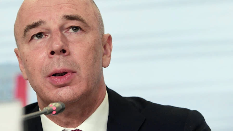 "Безусловно роль юаня в резервах будет также расти. Поэтому в нынешних условиях, я думаю, что если и создавать резервы, и хранить деньги в золотовалютных резервах, то в первую очередь это, конечно, золото, это юань, но также и ряд других валют дружественных стран", -  сказал господин Силуанов (цитата по ТАСС).