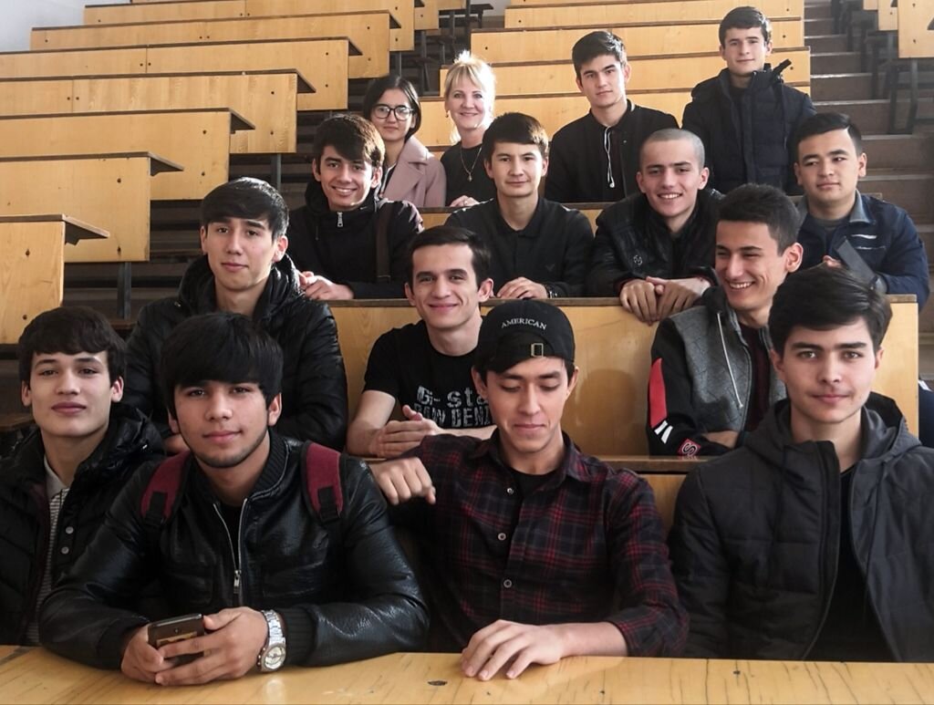 Таджикские русские открывай. Студенты Таджикистана. Студенты из Таджикистана в Кыргызстане. Парни из Таджикистана. Таджикские студенты в России.