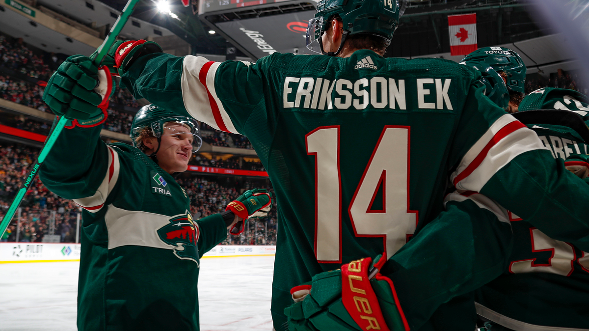    Хоккеист "Миннесоты Уайлд" Кирилл Капризов (слева)© Фото : nhl.com/wild