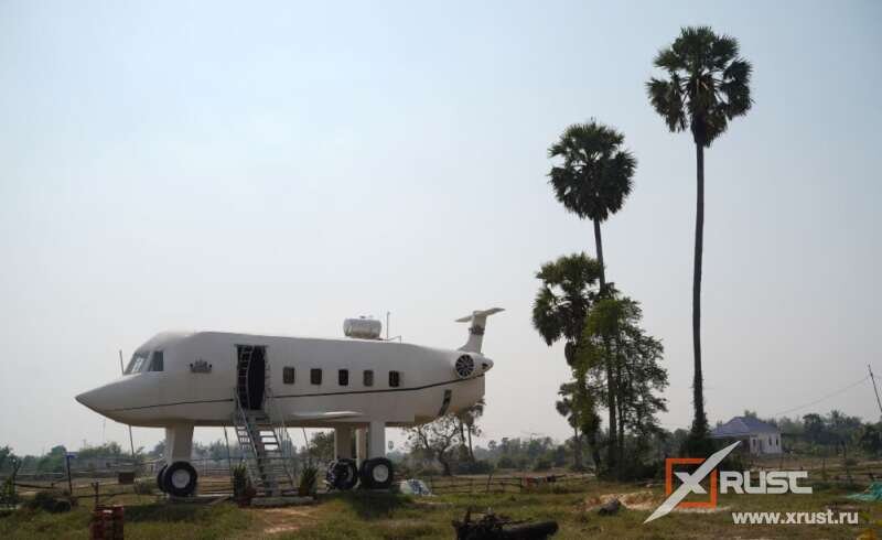 Дом, напоминающий самолет, построил камбоджиец