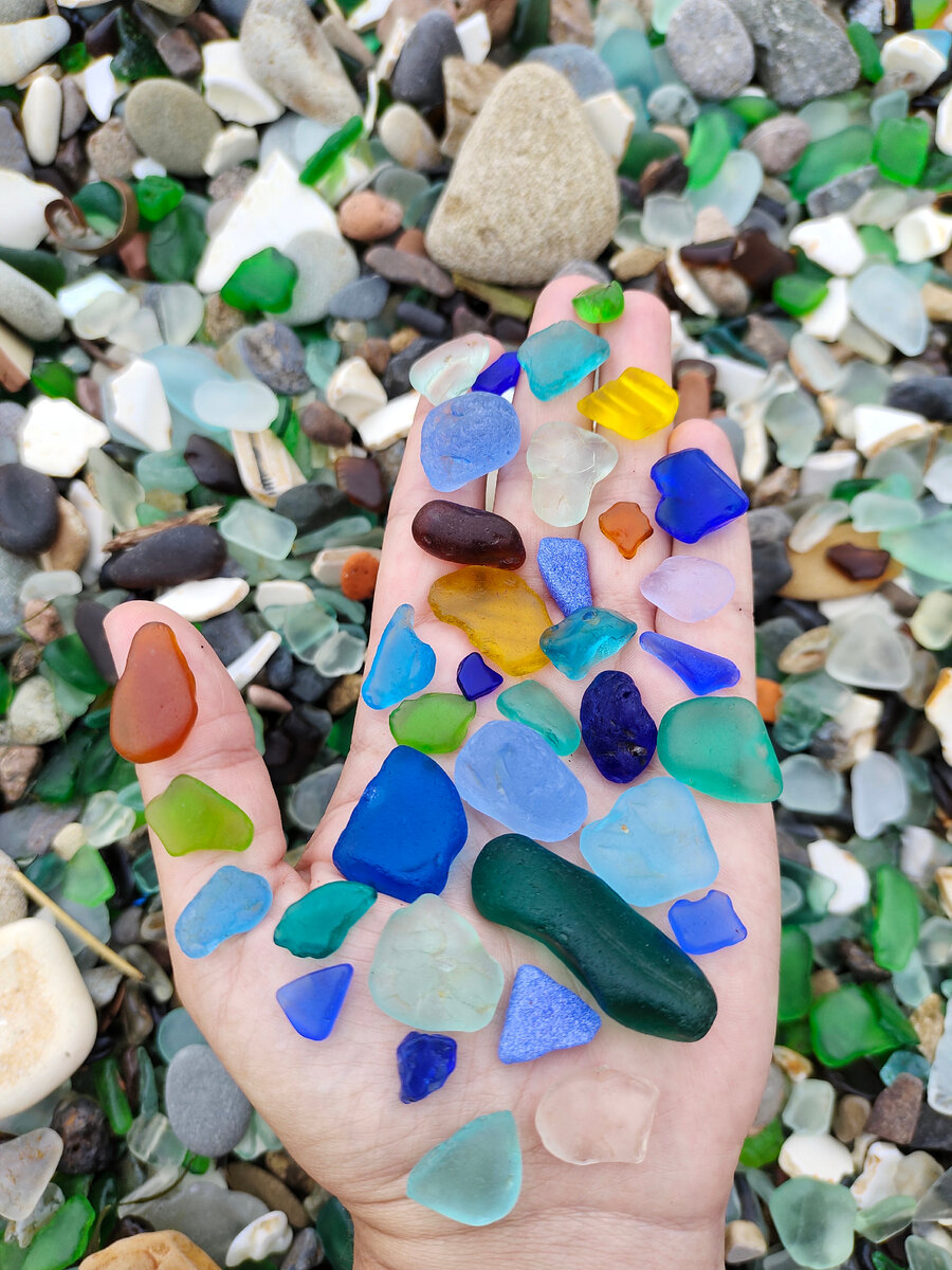 Цветное стекло в бухте Стеклянная, Владивосток