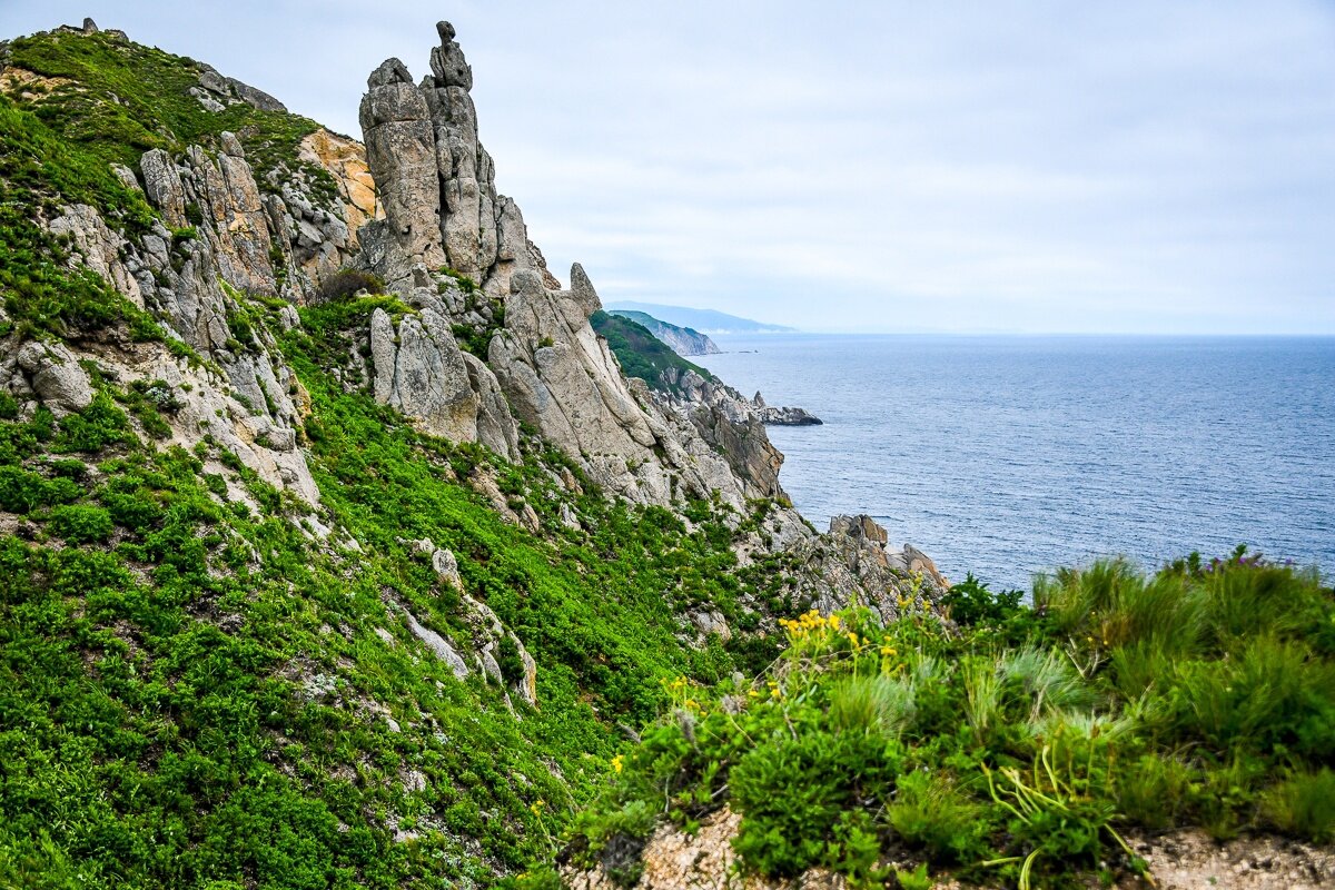 мыс большой кадильный байкал. маленьких мыс. мысы большой и малый колокольный. большая колокольня байкал. малый утриш пляж.