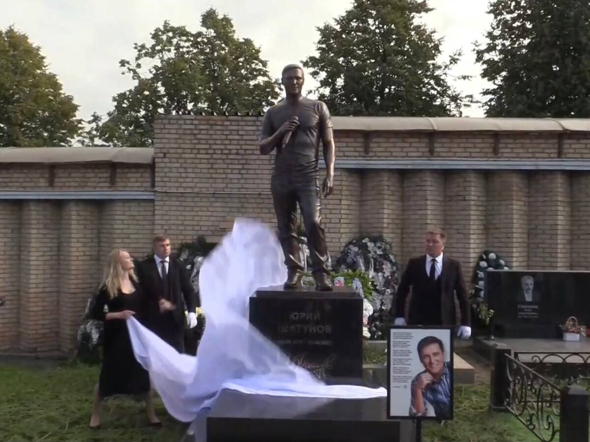 памятник шатунову на троекуровском. шатунов где поставили памятник. памятник юры шатунова. шатунов где поставили памятник. юрий данилович памятник.