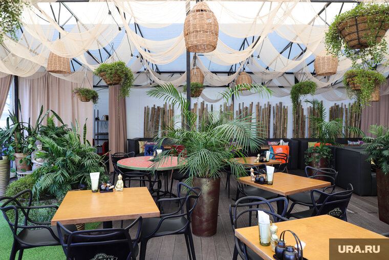    Руководства заведений обозначат точные даты закрытия «летников» после похолодания