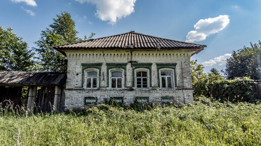 Бросили и ушли. Обзор старинного деревенского каменного дома