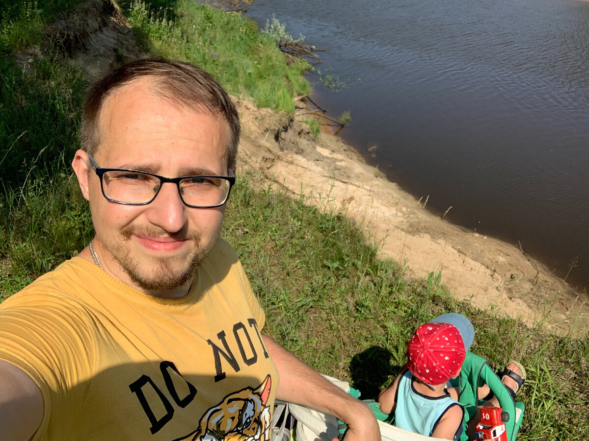 На прогулке у озера со своим наследником