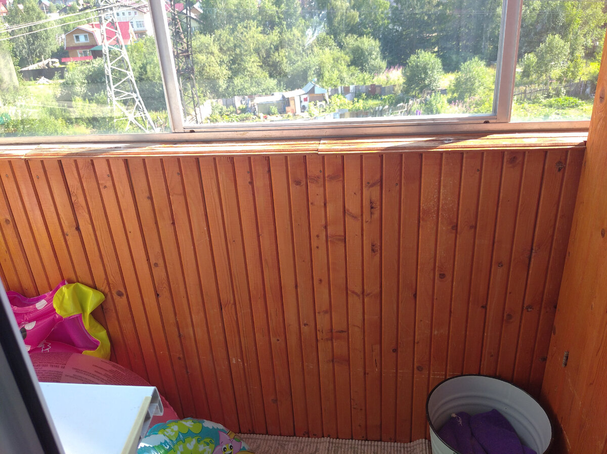 Окно на балконе