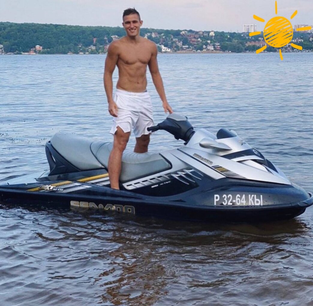 24 июня Егор пишет в своём Instagram о последних деньках отдыха. Значит куда-то перешёл? На фото выглядит отлично